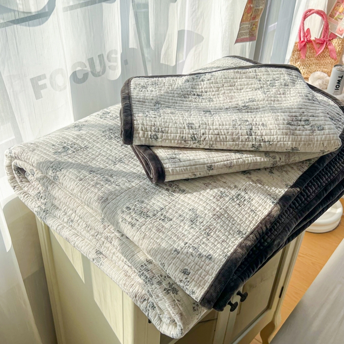 欣宜家纺 2026新款全棉纱布加宝宝绒填充棉花床盖三件套 素颜-米