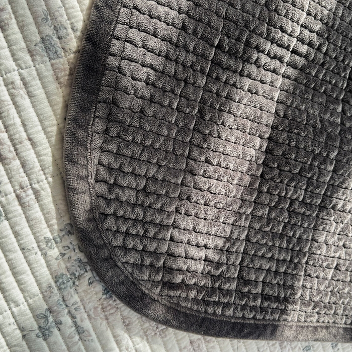 91家纺网 家纺一手货源 找家纺 欣宜家纺 2026新款全棉纱布加宝宝绒填充棉花床盖三件套 素颜-米