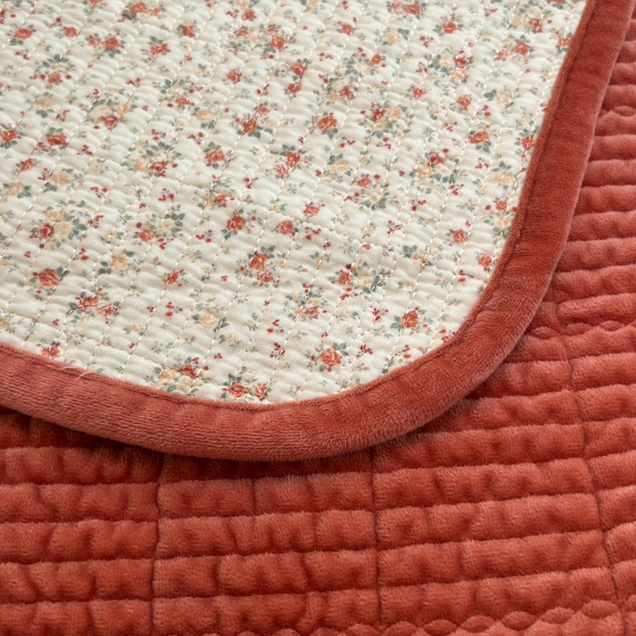 91家纺网 家纺一手货源 找家纺 欣宜家纺 2026新款全棉纱布加宝宝绒填充棉花床盖三件套 晚舟小版-黄