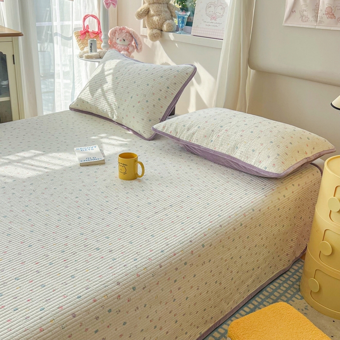 91家纺网 家纺一手货源 找家纺 欣宜家纺 2026新款全棉纱布加宝宝绒填充棉花床盖三件套 小苍兰