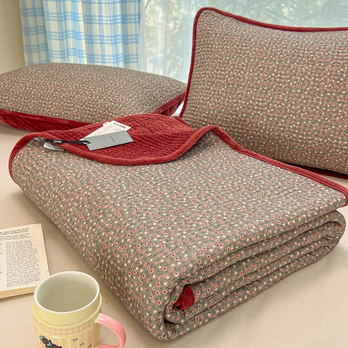 91家纺网 家纺一手货源 找家纺 欣宜家纺 2026新款全棉纱布加宝宝绒填充棉花床盖三件套 小雏菊-深绿