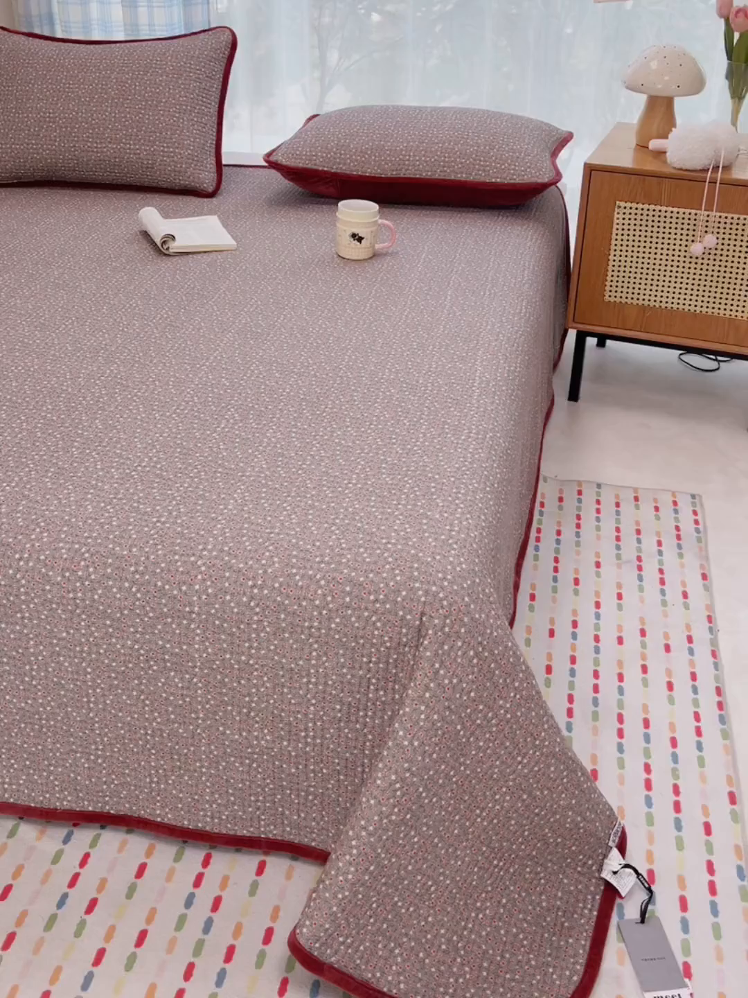 91家纺网 家纺一手货源 找家纺 欣宜家纺 2026新款全棉纱布加宝宝绒填充棉花床盖三件套 小雏菊-深绿