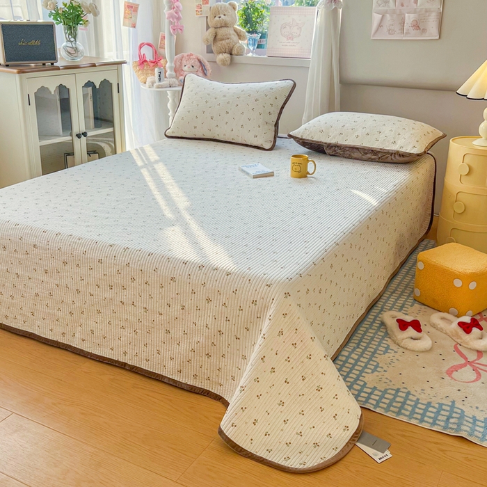 91家纺网 家纺一手货源 找家纺 欣宜家纺 2026新款全棉纱布加宝宝绒填充棉花床盖三件套 小樱桃-咖