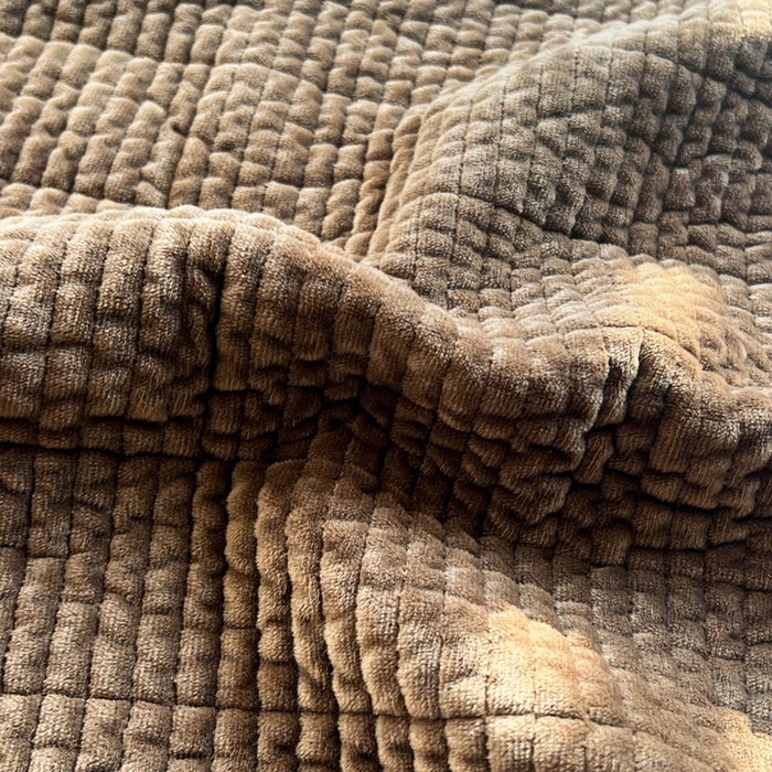 91家纺网 家纺一手货源 找家纺 欣宜家纺 2026新款全棉纱布加宝宝绒填充棉花床盖三件套 小樱桃-咖