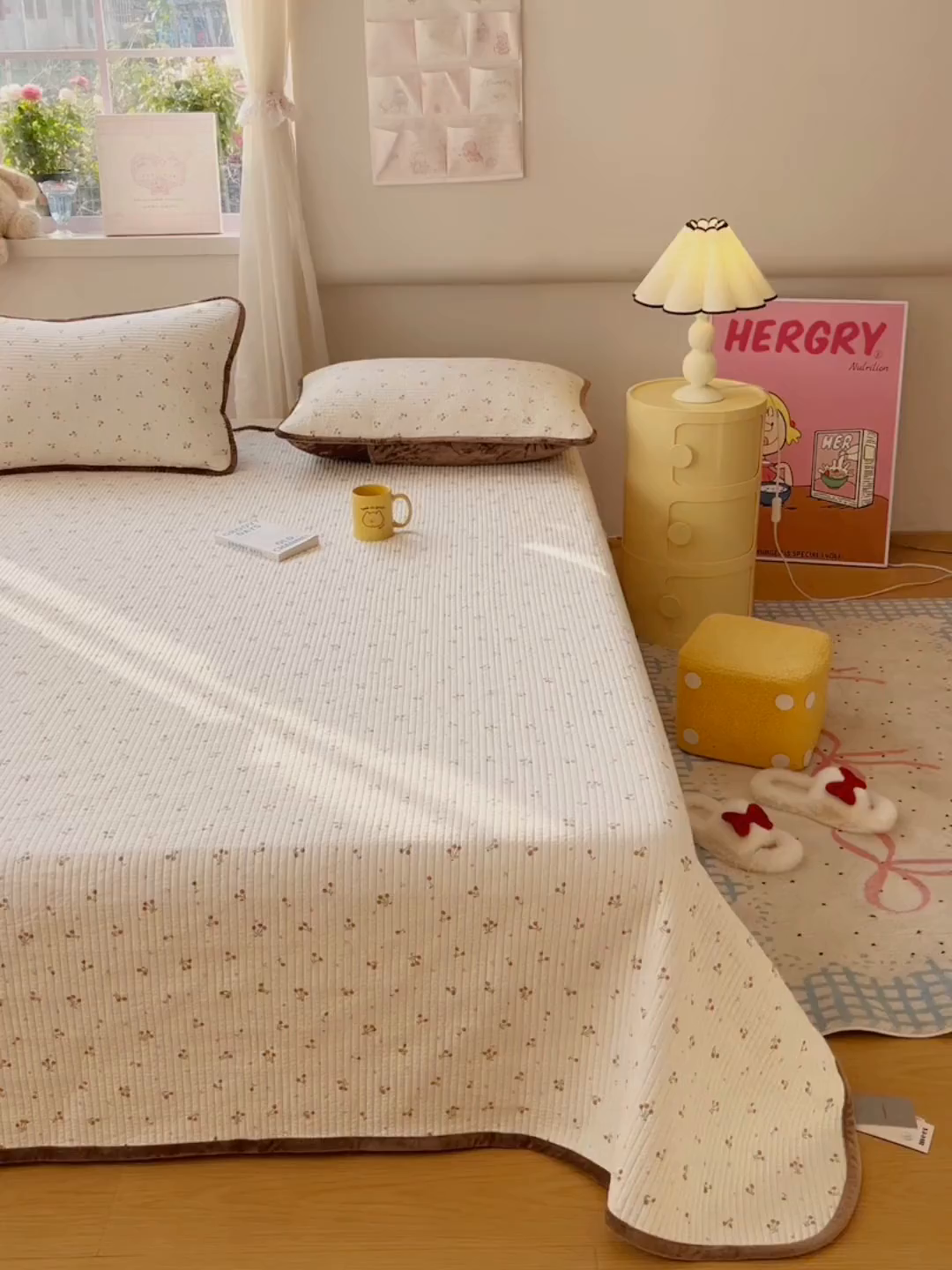 91家纺网 家纺一手货源 找家纺 欣宜家纺 2026新款全棉纱布加宝宝绒填充棉花床盖三件套 小樱桃-咖