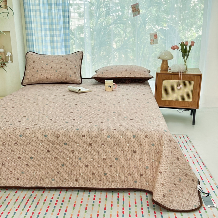 91家纺网 家纺一手货源 找家纺 欣宜家纺 2026新款全棉纱布加宝宝绒填充棉花床盖三件套 星月童话-棕