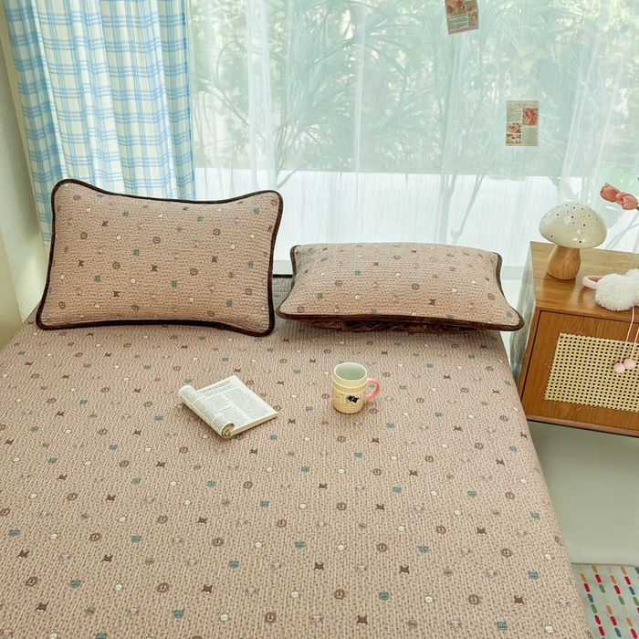 91家纺网 家纺一手货源 找家纺 欣宜家纺 2026新款全棉纱布加宝宝绒填充棉花床盖三件套 星月童话-棕