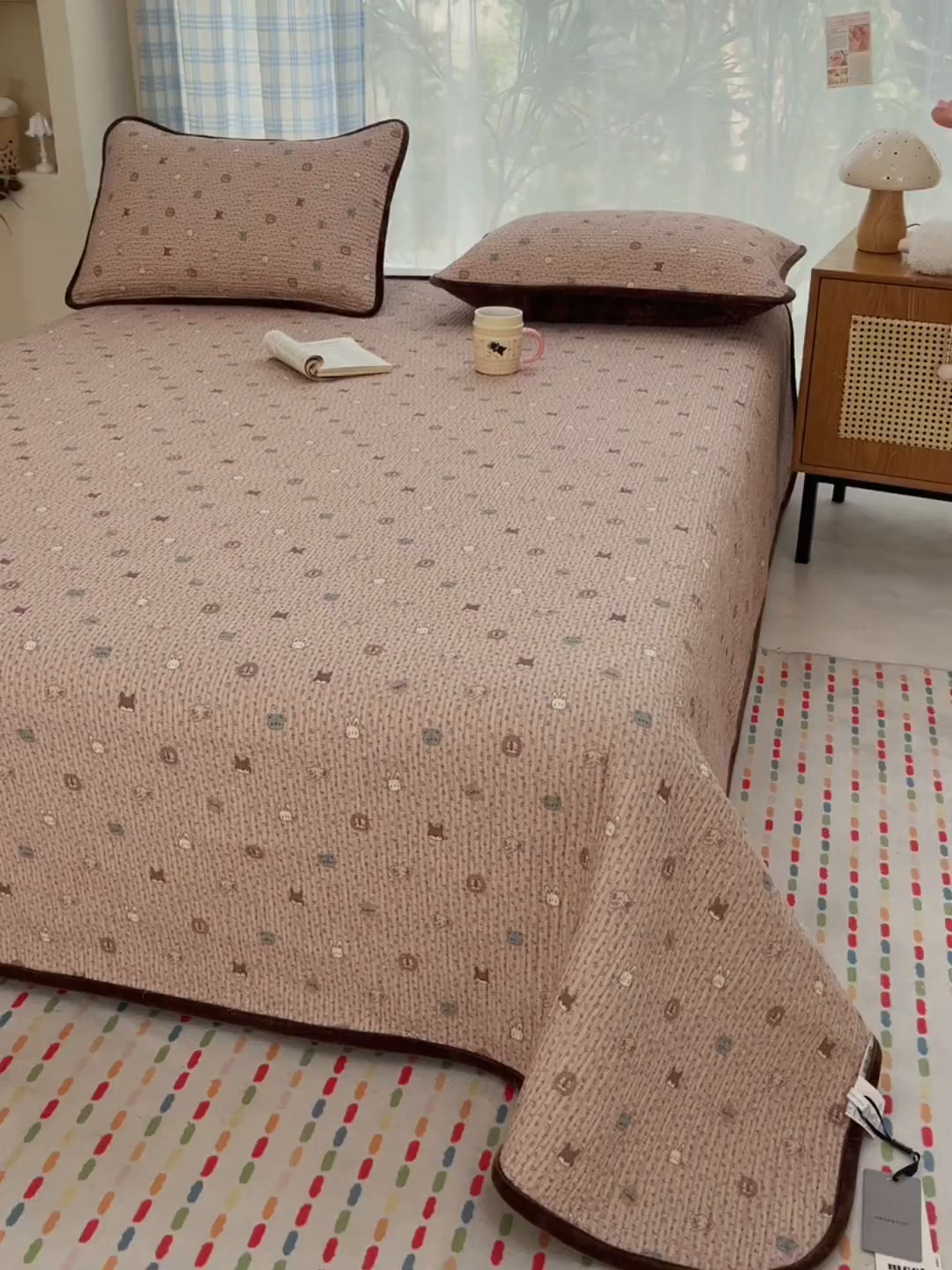 91家纺网 家纺一手货源 找家纺 欣宜家纺 2026新款全棉纱布加宝宝绒填充棉花床盖三件套 星月童话-棕