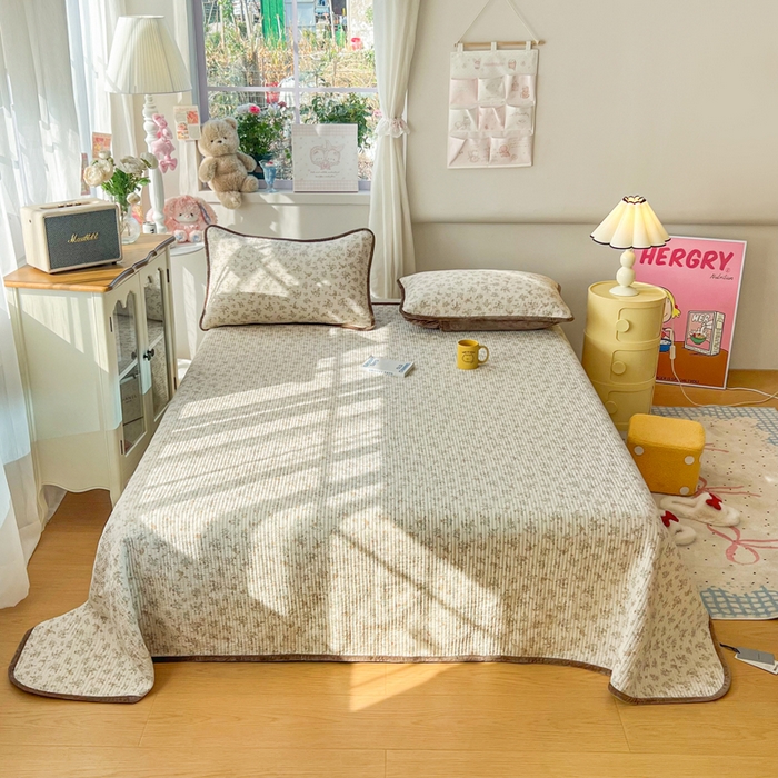 91家纺网 家纺一手货源 找家纺 欣宜家纺 2026新款全棉纱布加宝宝绒填充棉花床盖三件套 秀雅