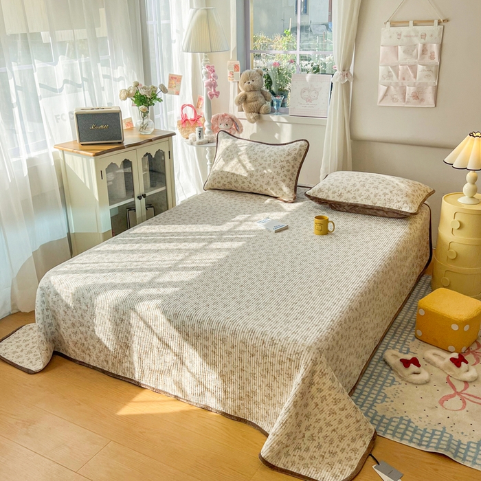 91家纺网 家纺一手货源 找家纺 欣宜家纺 2026新款全棉纱布加宝宝绒填充棉花床盖三件套 秀雅