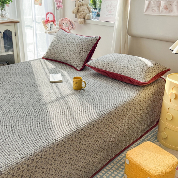 91家纺网 家纺一手货源 找家纺 欣宜家纺 2026新款全棉纱布加宝宝绒填充棉花床盖三件套 悠野-咖