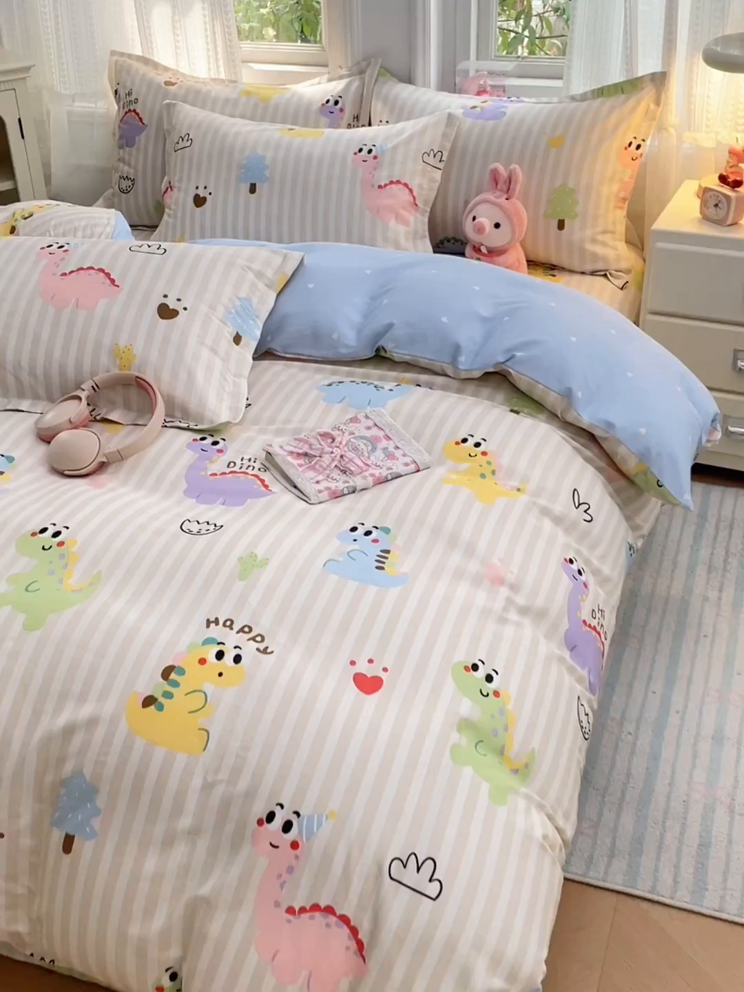 91家纺网 家纺一手货源 找家纺 世爵 2026春夏新款全棉纯棉印花小清新四件套 恐龙乐园