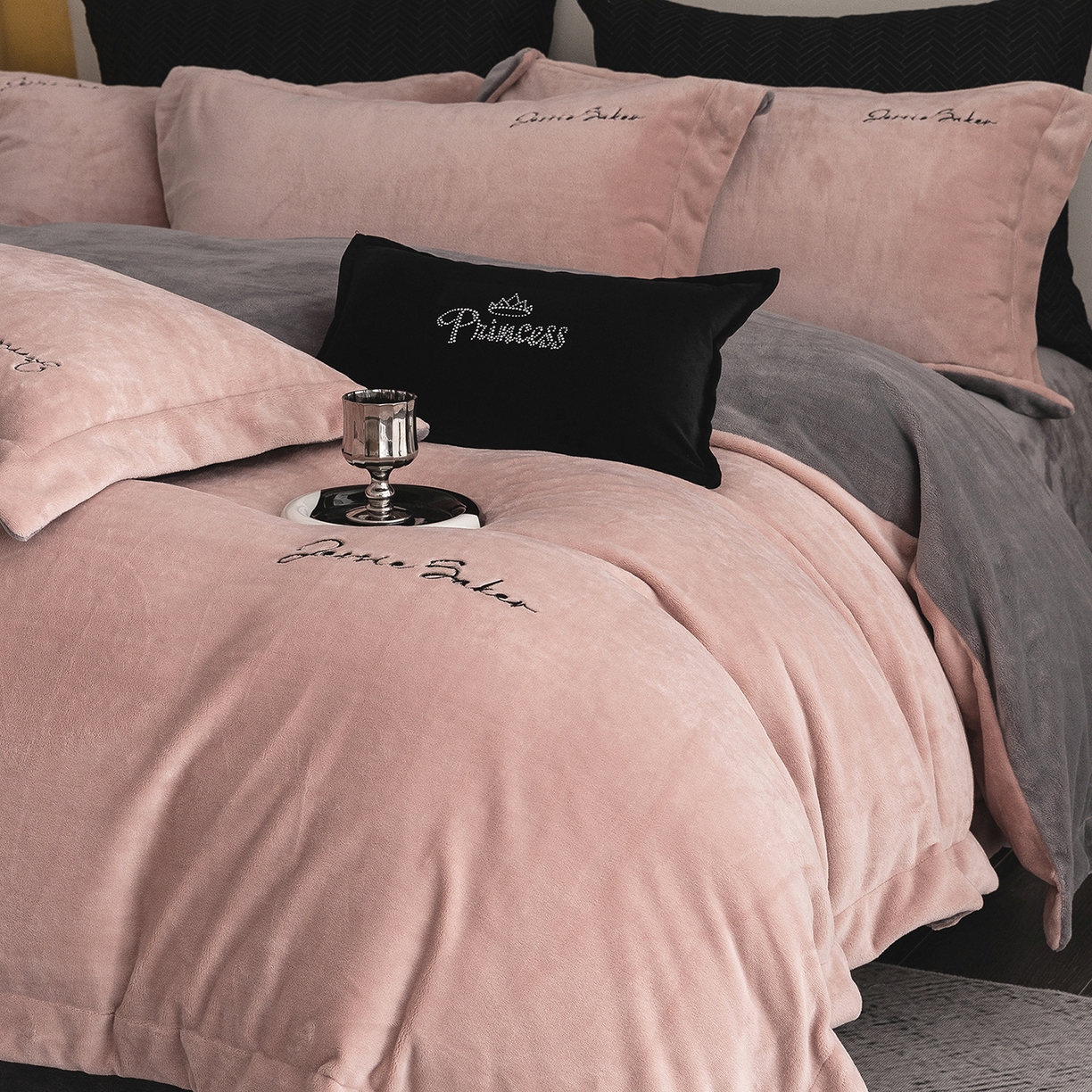 91家纺网 家纺一手货源 找家纺 时亿家居 2026新款恒温奶芙绒系列四件套-帛瑞 帛瑞-粉