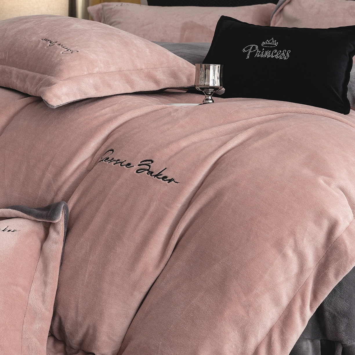 91家纺网 家纺一手货源 找家纺 时亿家居 2026新款恒温奶芙绒系列四件套-帛瑞 帛瑞-粉