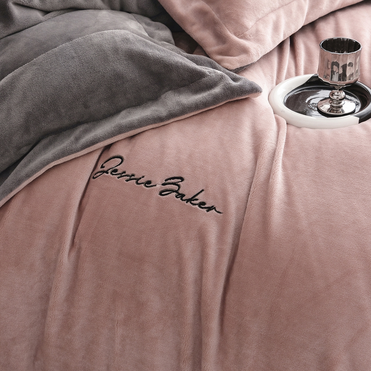 91家纺网 家纺一手货源 找家纺 时亿家居 2026新款恒温奶芙绒系列四件套-帛瑞 帛瑞-粉