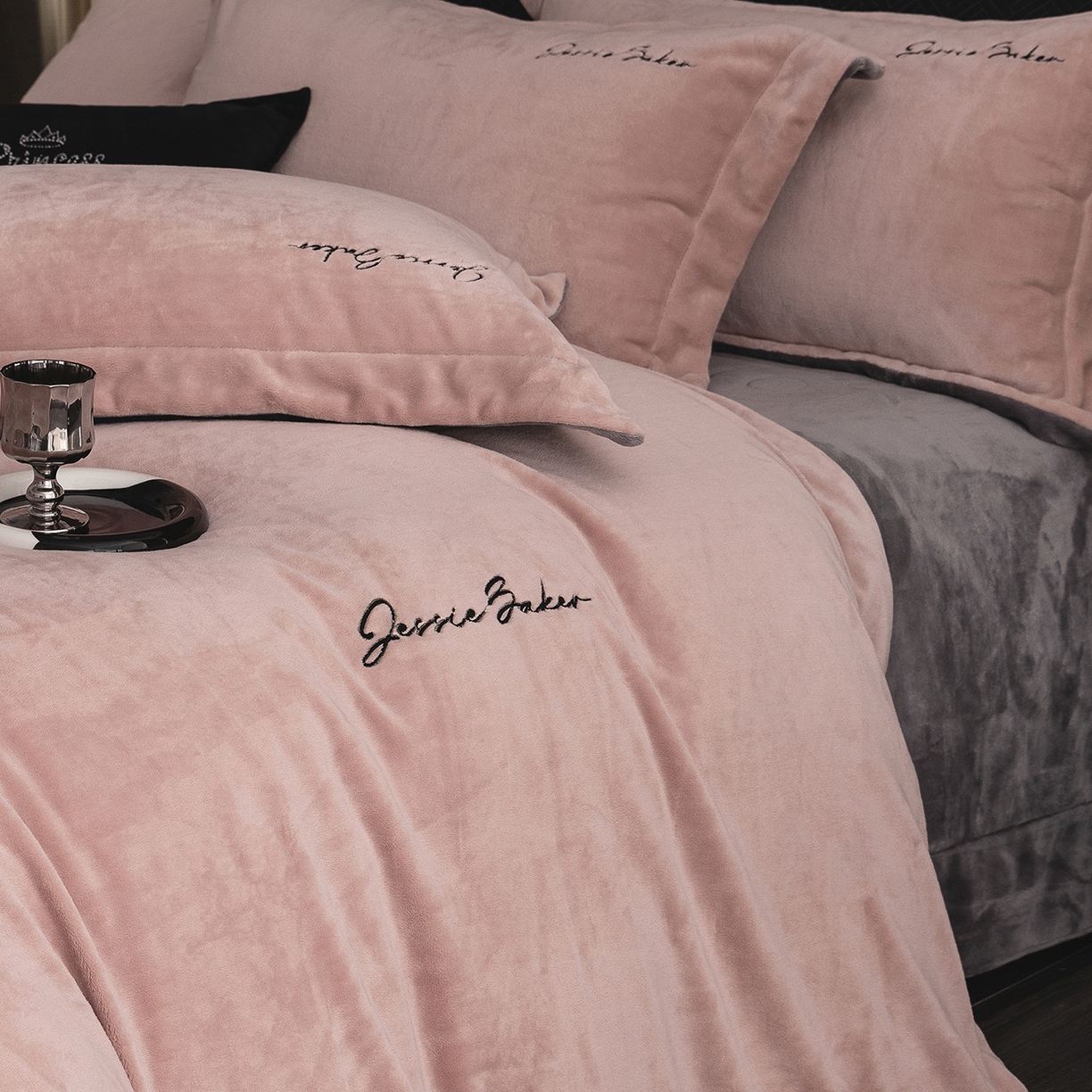 91家纺网 家纺一手货源 找家纺 时亿家居 2026新款恒温奶芙绒系列四件套-帛瑞 帛瑞-粉