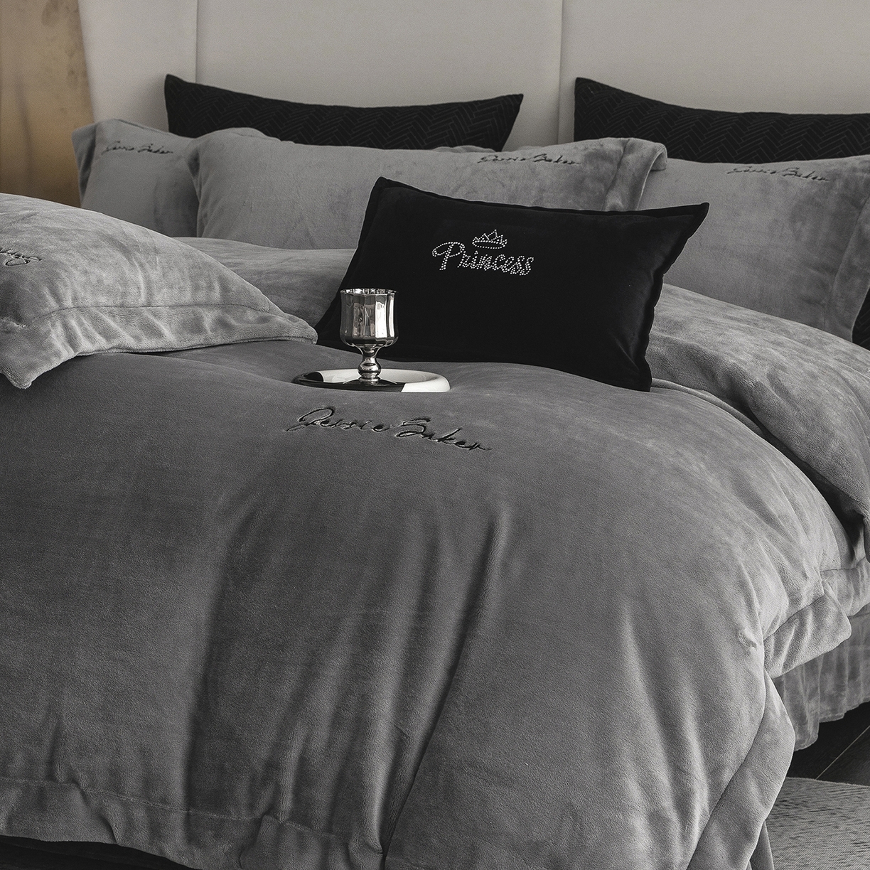 91家纺网 家纺一手货源 找家纺 时亿家居 2026新款恒温奶芙绒系列四件套-帛瑞 帛瑞-灰