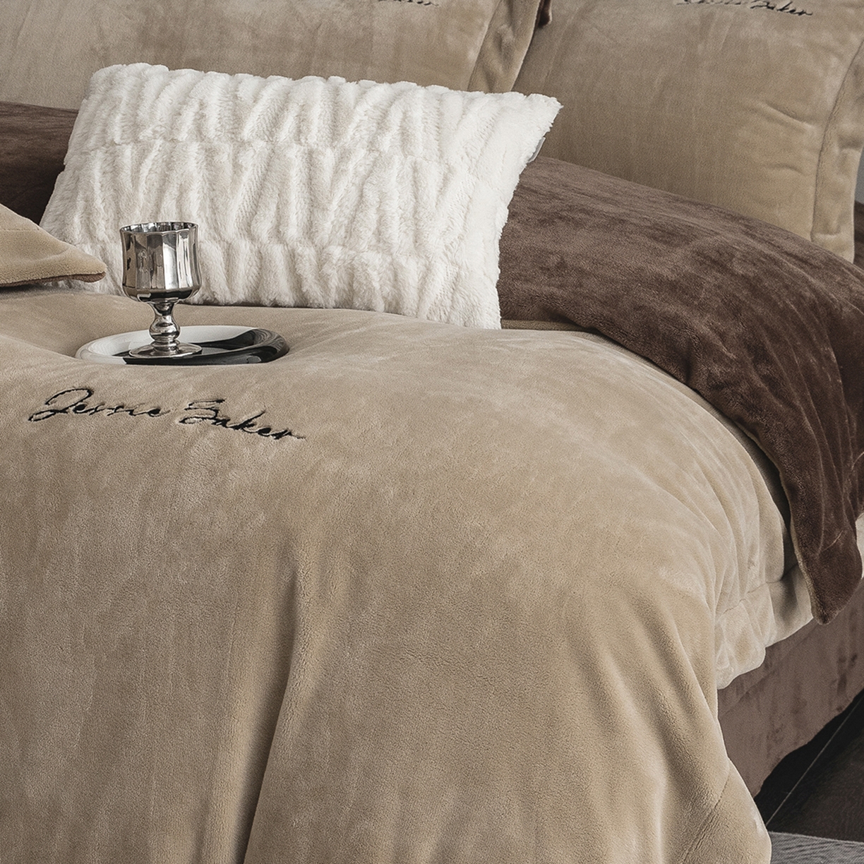 91家纺网 家纺一手货源 找家纺 时亿家居 2026新款恒温奶芙绒系列四件套-帛瑞 帛瑞-卡其