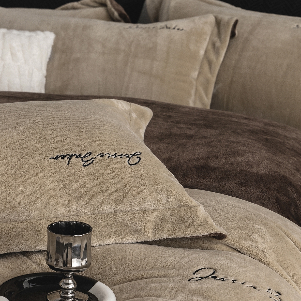 91家纺网 家纺一手货源 找家纺 时亿家居 2026新款恒温奶芙绒系列四件套-帛瑞 帛瑞-卡其