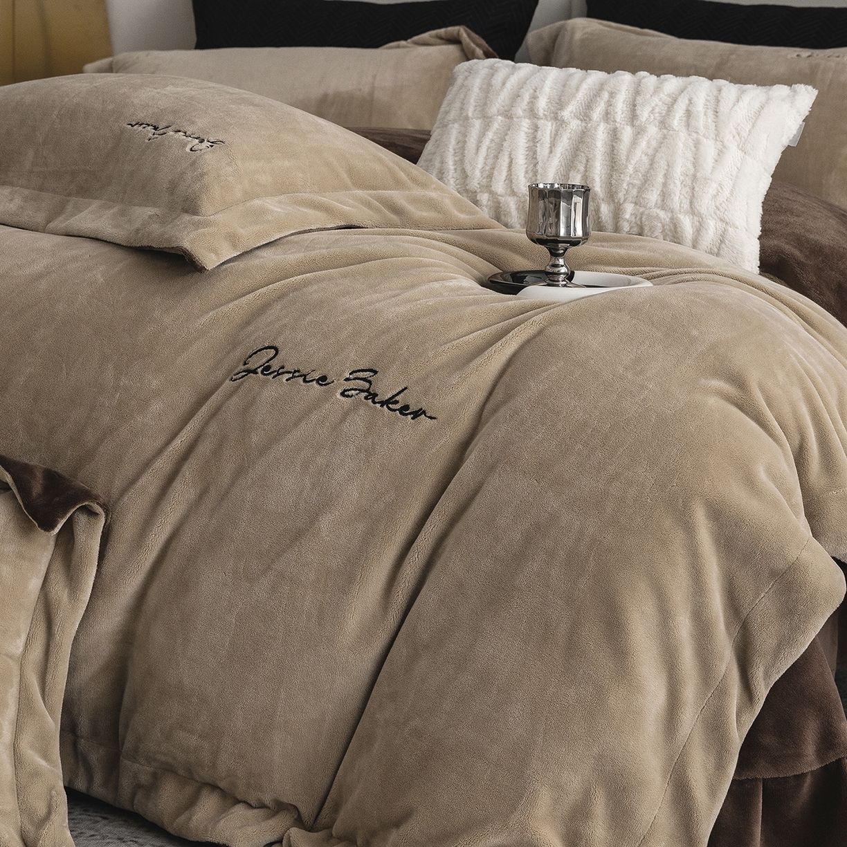 91家纺网 家纺一手货源 找家纺 时亿家居 2026新款恒温奶芙绒系列四件套-帛瑞 帛瑞-卡其