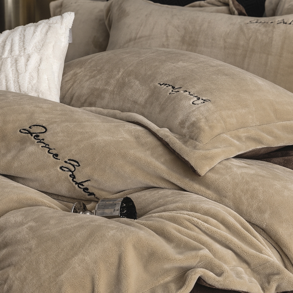 91家纺网 家纺一手货源 找家纺 时亿家居 2026新款恒温奶芙绒系列四件套-帛瑞 帛瑞-卡其