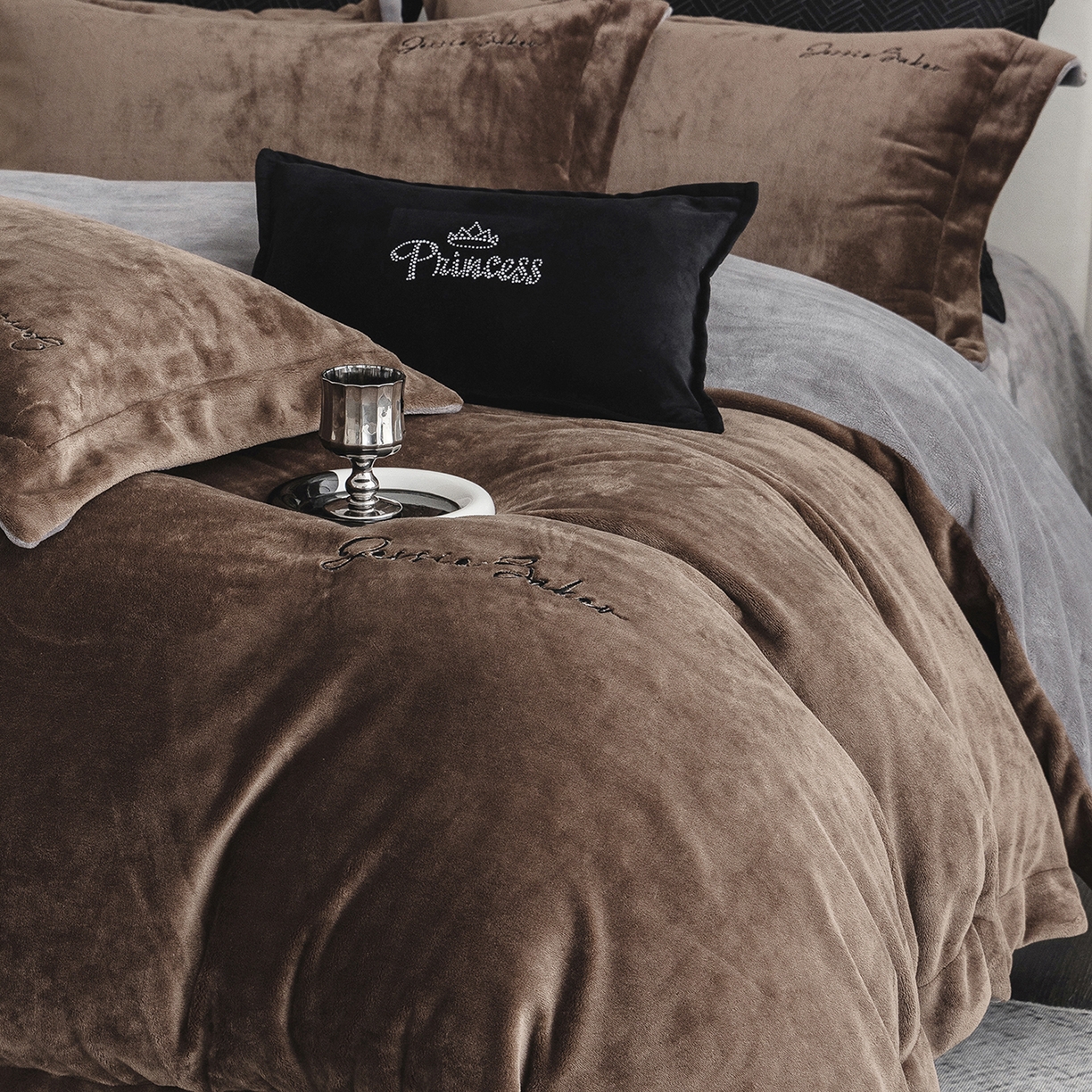 91家纺网 家纺一手货源 找家纺 时亿家居 2026新款恒温奶芙绒系列四件套-帛瑞 帛瑞-棕