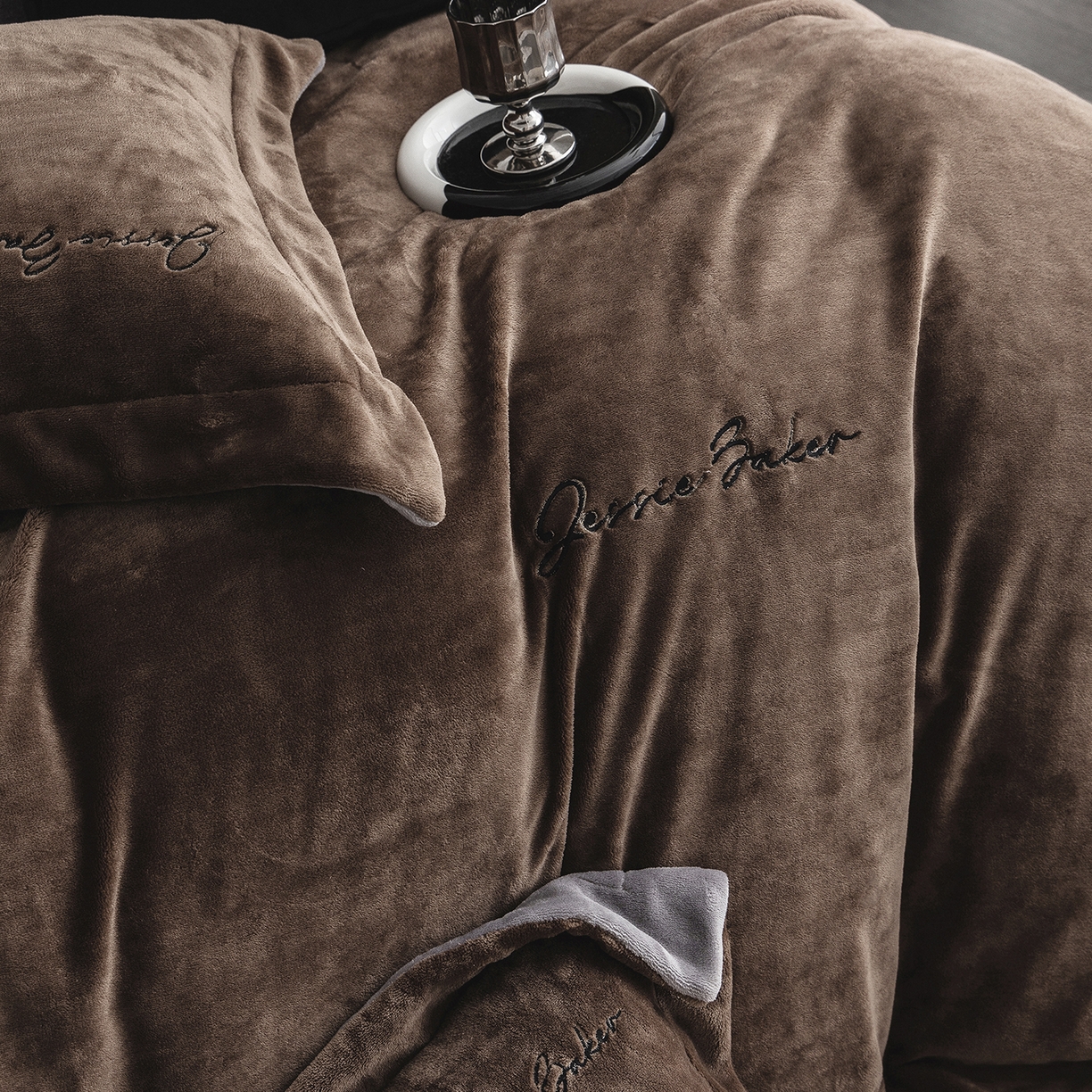 91家纺网 家纺一手货源 找家纺 时亿家居 2026新款恒温奶芙绒系列四件套-帛瑞 帛瑞-棕