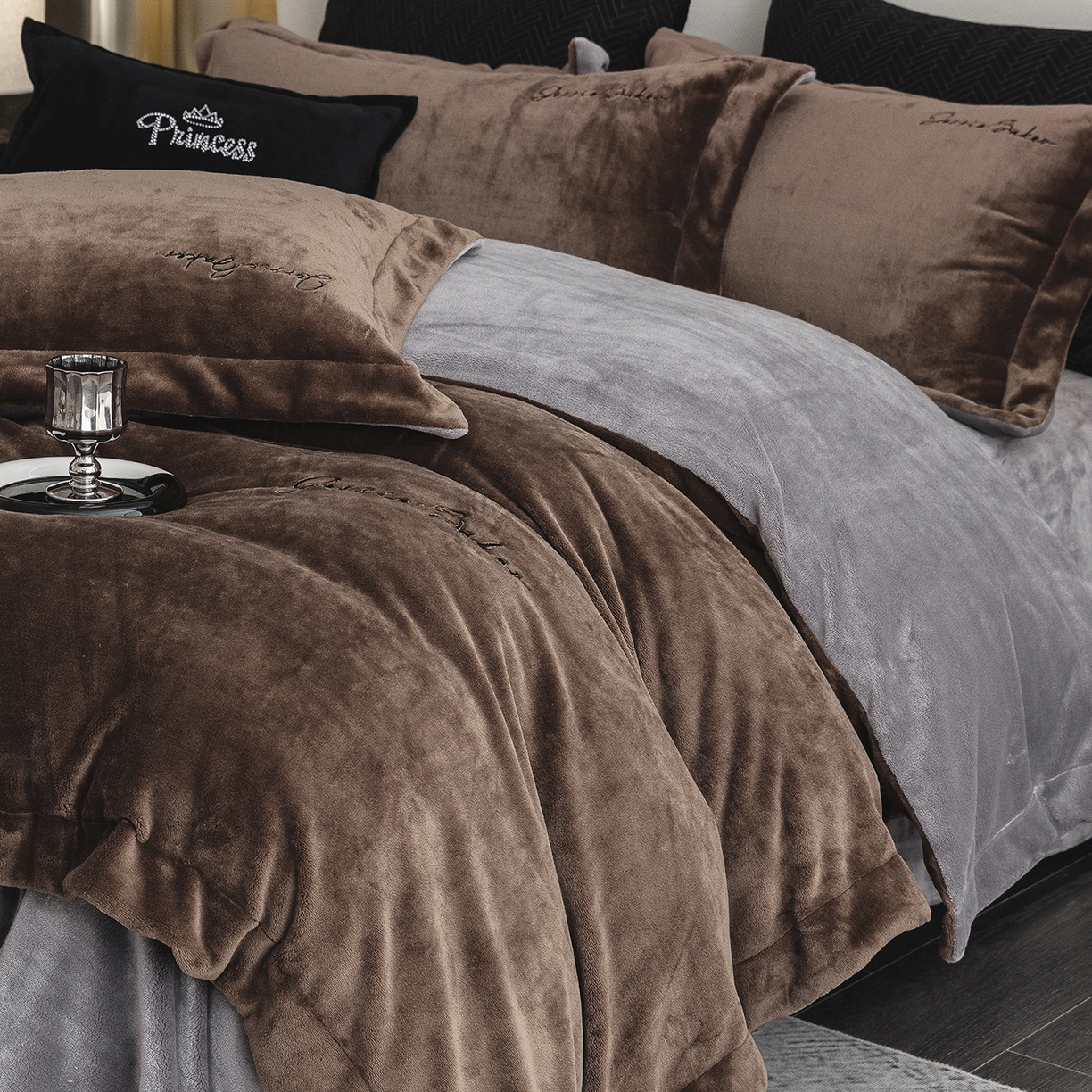 91家纺网 家纺一手货源 找家纺 时亿家居 2026新款恒温奶芙绒系列四件套-帛瑞 帛瑞-棕