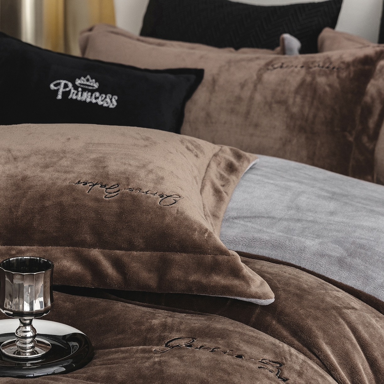 91家纺网 家纺一手货源 找家纺 时亿家居 2026新款恒温奶芙绒系列四件套-帛瑞 帛瑞-棕