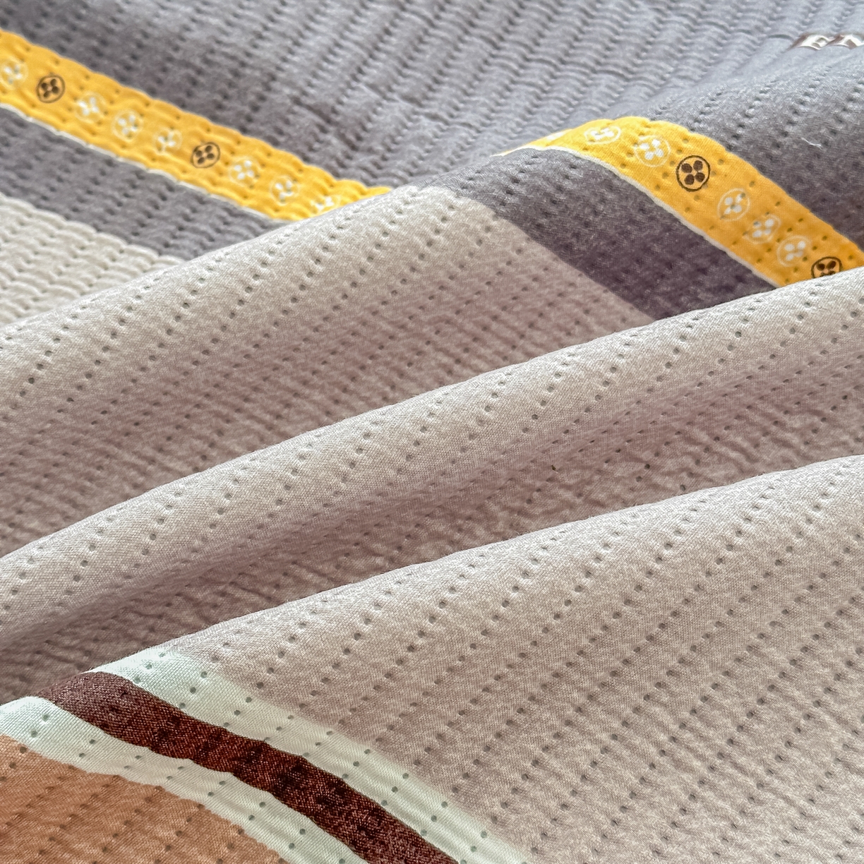 91家纺网 家纺一手货源 找家纺 手艺人家纺 2026新款水洗棉夹棉榻榻米炕盖防滑炕垫，床盖，东北大炕火炕，四季可用 KH103