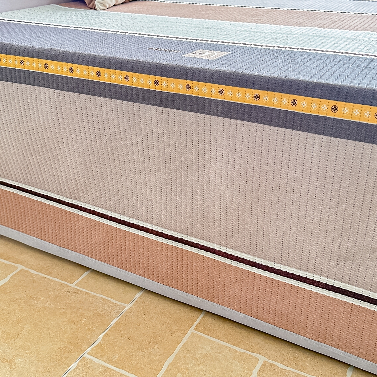 91家纺网 家纺一手货源 找家纺 手艺人家纺 2026新款水洗棉夹棉榻榻米炕盖防滑炕垫，床盖，东北大炕火炕，四季可用 KH103