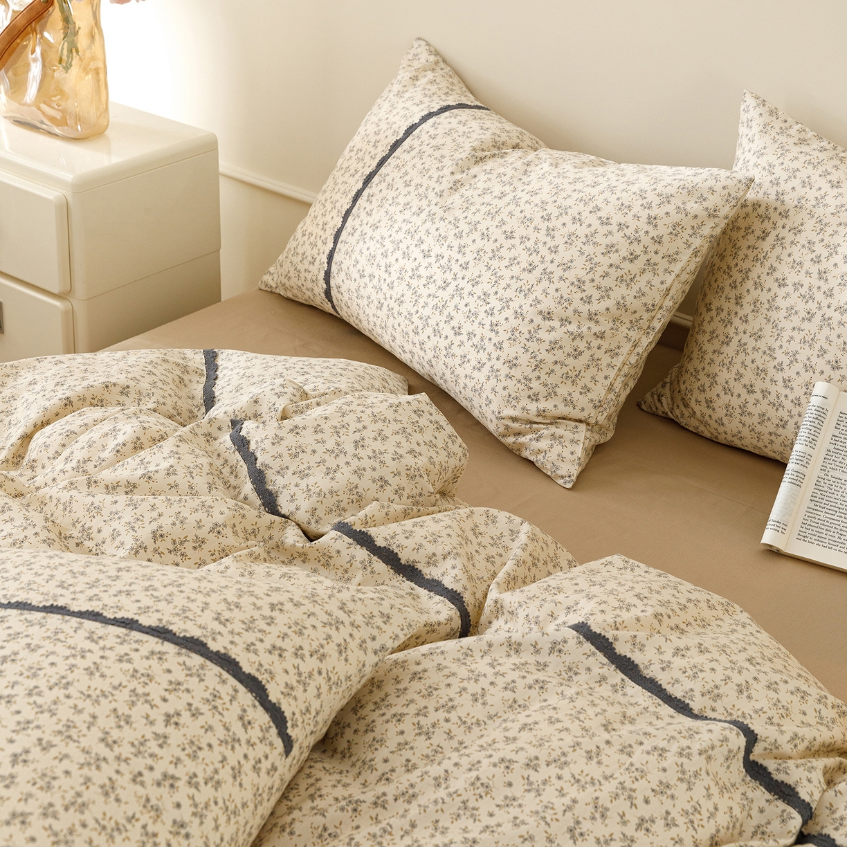 91家纺网 家纺一手货源 找家纺 简宜家居（朝初家纺） 2026新款13070全棉纯棉40支斜纹蕾丝四件套 初朵