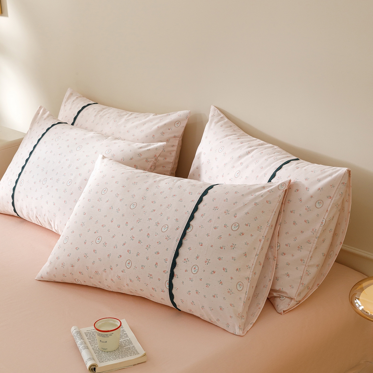 91家纺网 家纺一手货源 找家纺 简宜家居（朝初家纺） 2026新款13070全棉纯棉40支斜纹蕾丝四件套 粉桃小花