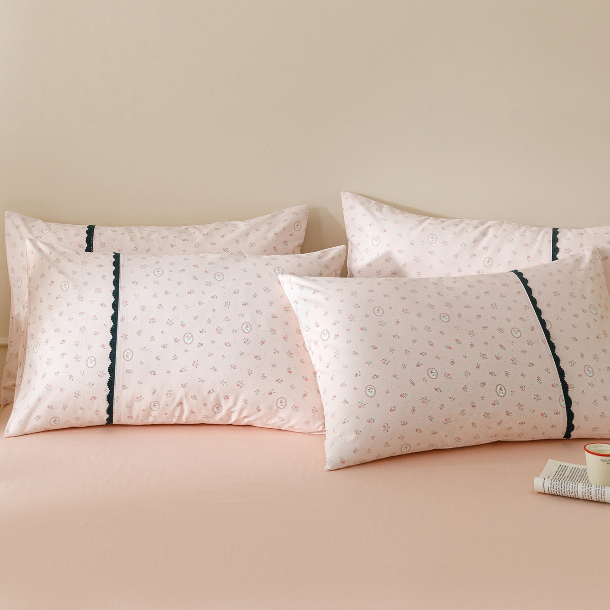 91家纺网 家纺一手货源 找家纺 简宜家居（朝初家纺） 2026新款13070全棉纯棉40支斜纹蕾丝四件套 粉桃小花