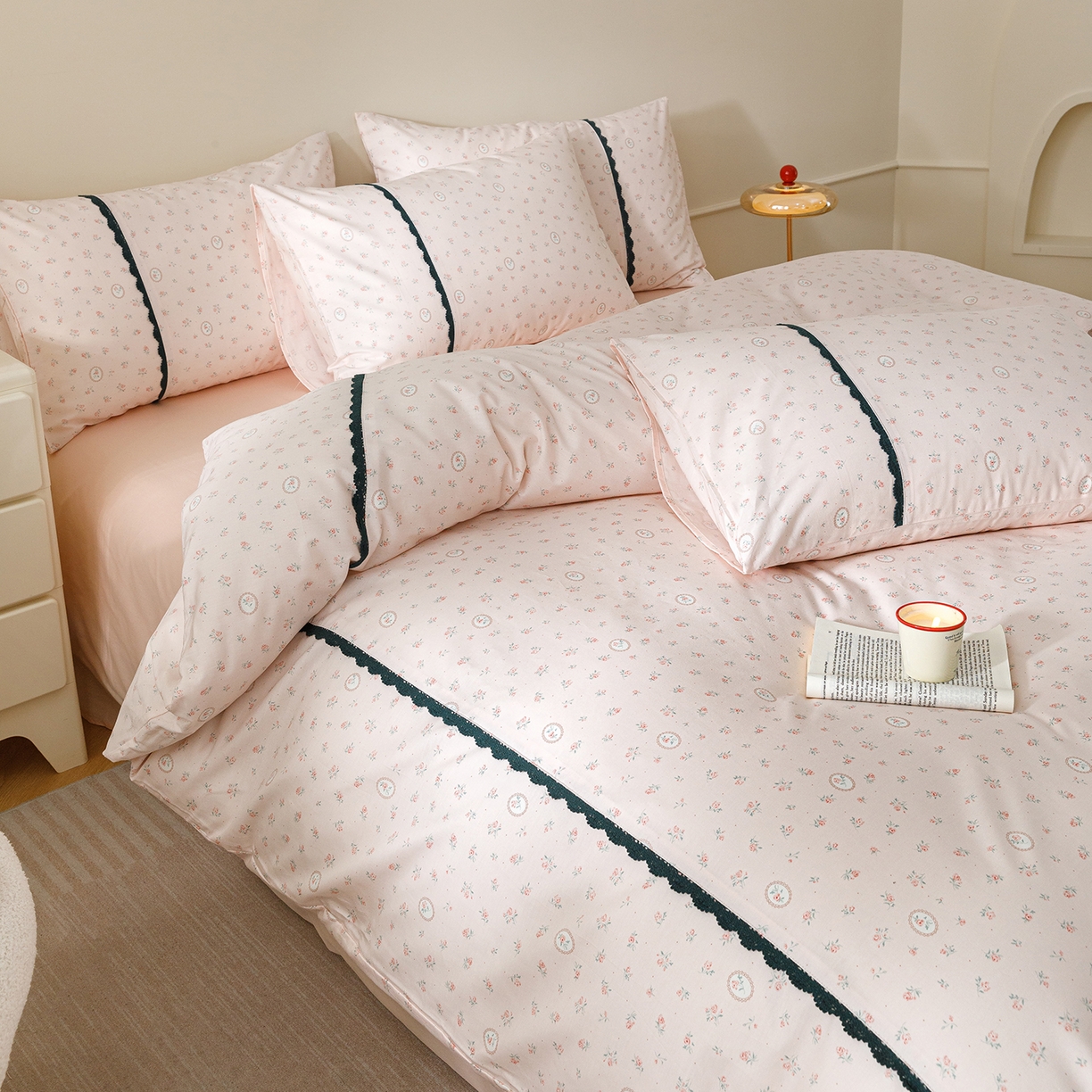 91家纺网 家纺一手货源 找家纺 简宜家居（朝初家纺） 2026新款13070全棉纯棉40支斜纹蕾丝四件套 粉桃小花