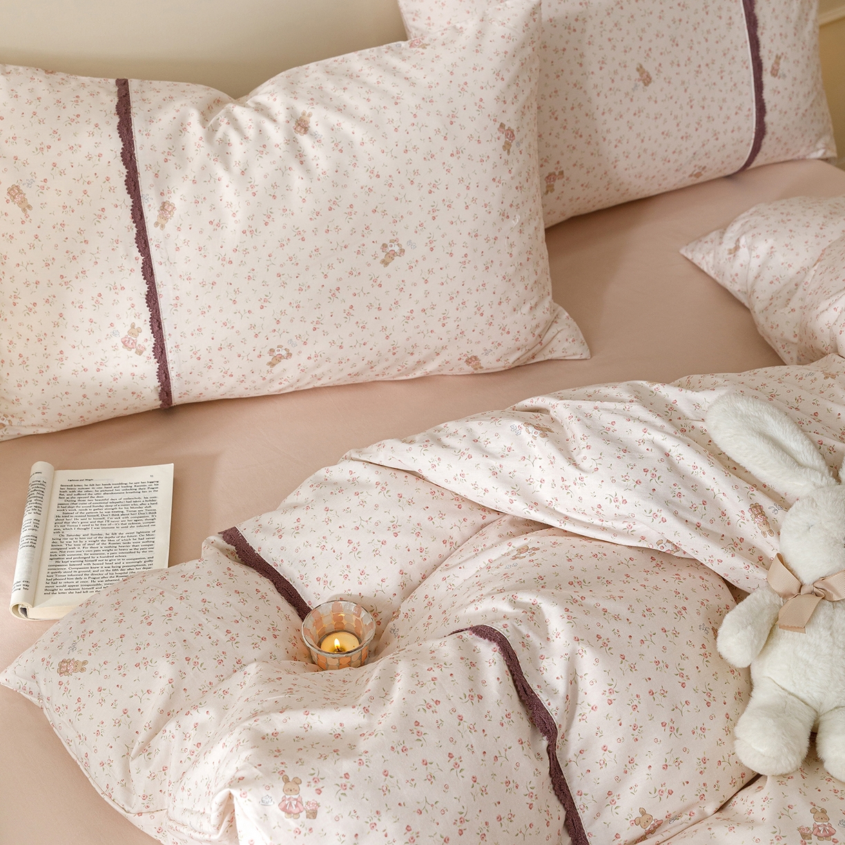 91家纺网 家纺一手货源 找家纺 简宜家居（朝初家纺） 2026新款13070全棉纯棉40支斜纹蕾丝四件套 花田小兔