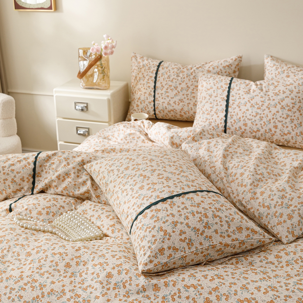 91家纺网 家纺一手货源 找家纺 简宜家居（朝初家纺） 2026新款13070全棉纯棉40支斜纹蕾丝四件套 橘果团子