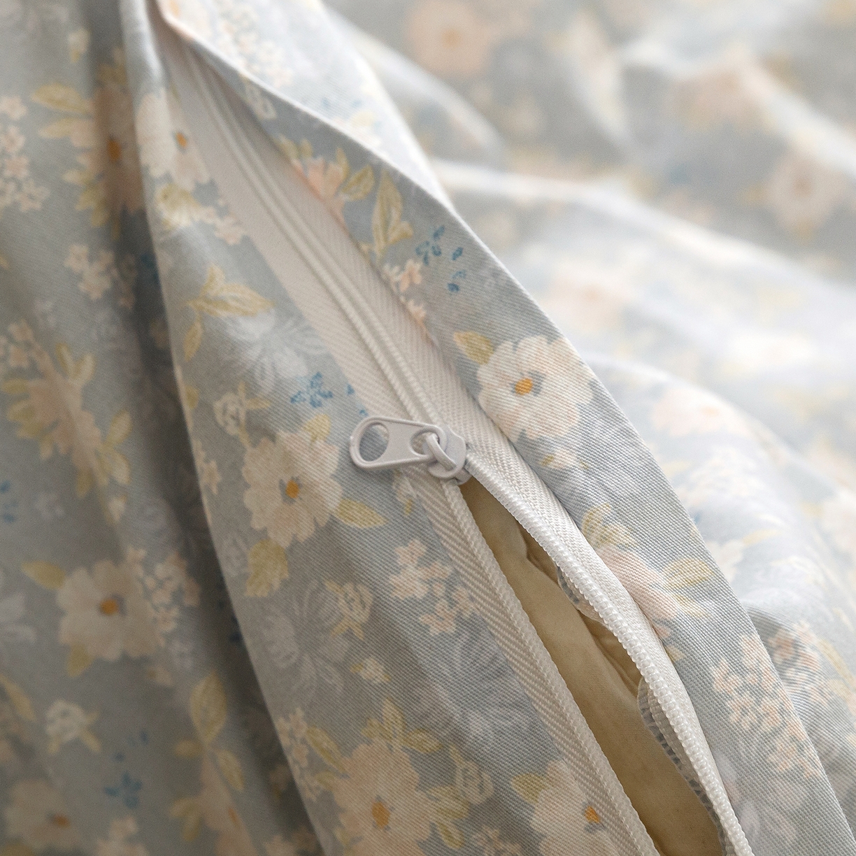 91家纺网 家纺一手货源 找家纺 简宜家居（朝初家纺） 2026新款13070全棉纯棉40支斜纹蕾丝四件套 蓝调花册