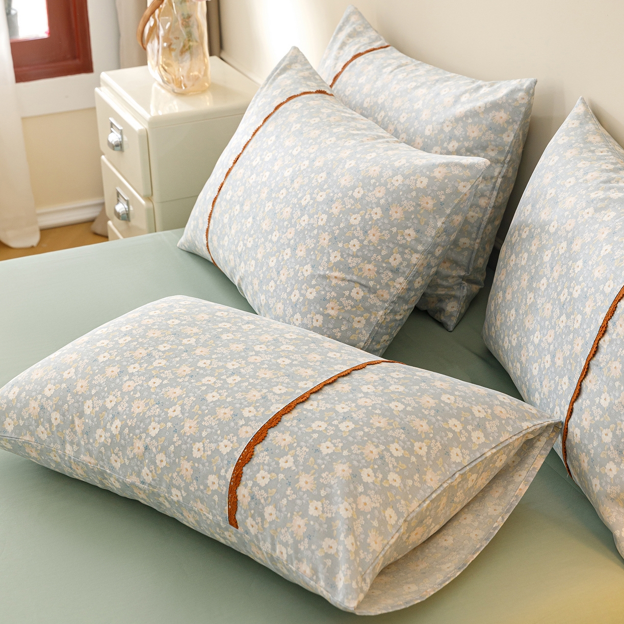 91家纺网 家纺一手货源 找家纺 简宜家居（朝初家纺） 2026新款13070全棉纯棉40支斜纹蕾丝四件套 蓝调花册