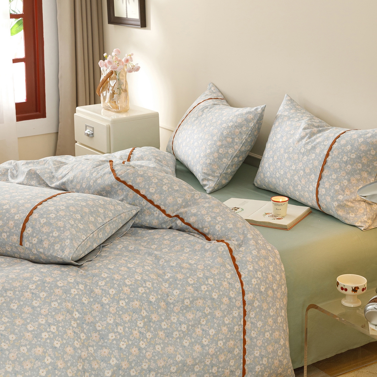 91家纺网 家纺一手货源 找家纺 简宜家居（朝初家纺） 2026新款13070全棉纯棉40支斜纹蕾丝四件套 蓝调花册