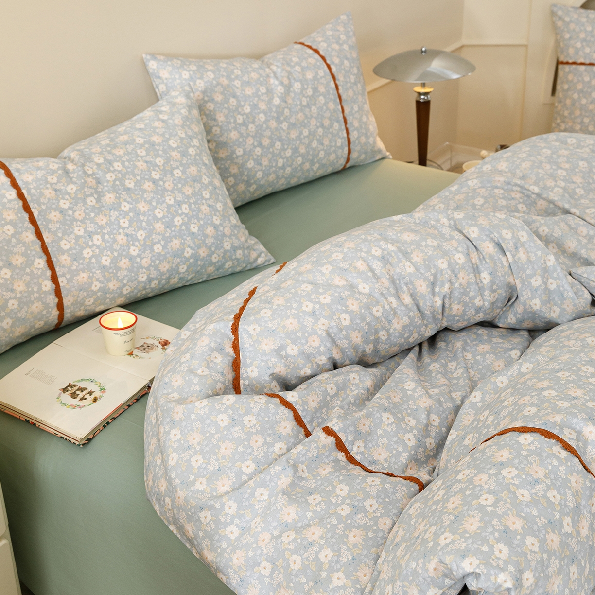 91家纺网 家纺一手货源 找家纺 简宜家居（朝初家纺） 2026新款13070全棉纯棉40支斜纹蕾丝四件套 蓝调花册