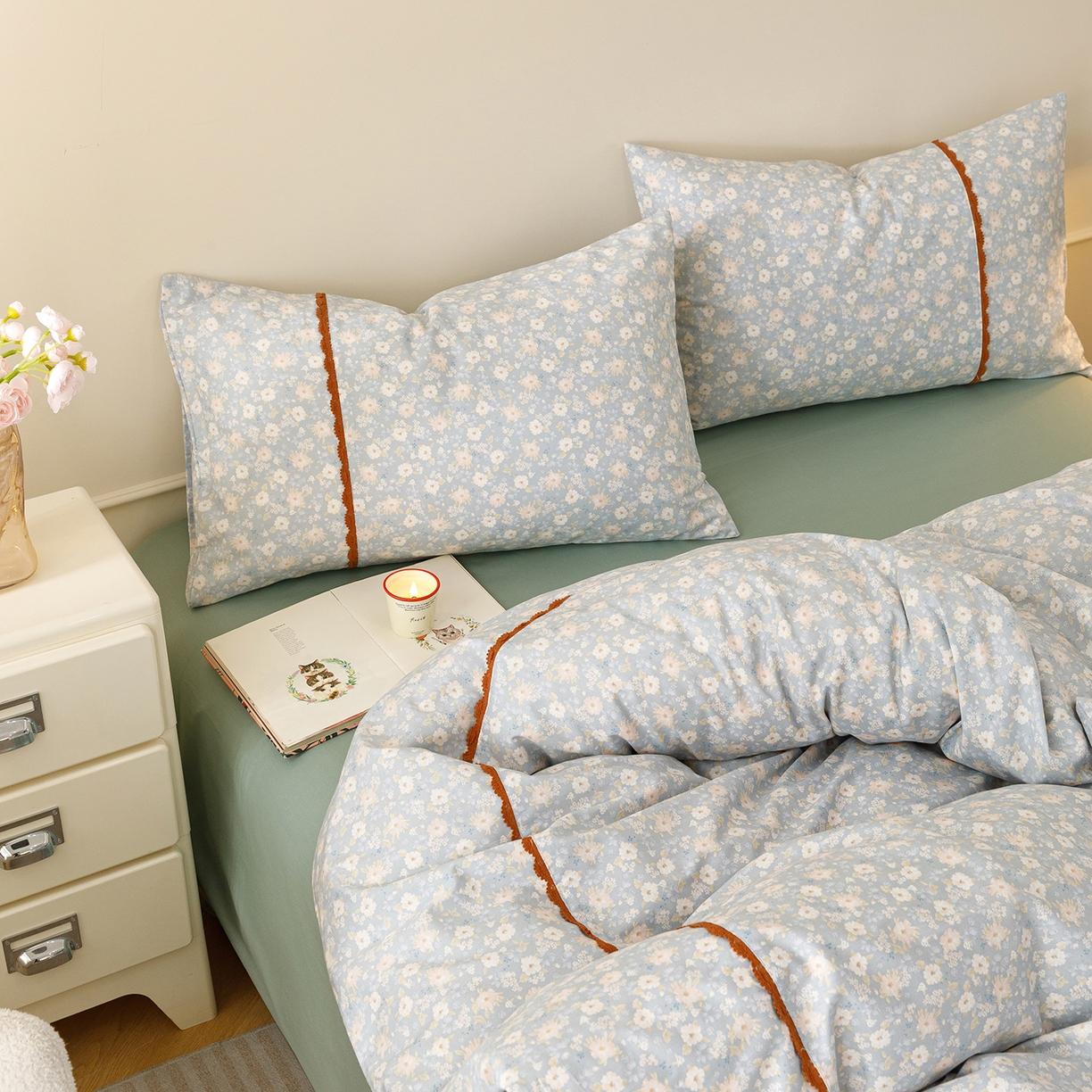 91家纺网 家纺一手货源 找家纺 简宜家居（朝初家纺） 2026新款13070全棉纯棉40支斜纹蕾丝四件套 蓝调花册