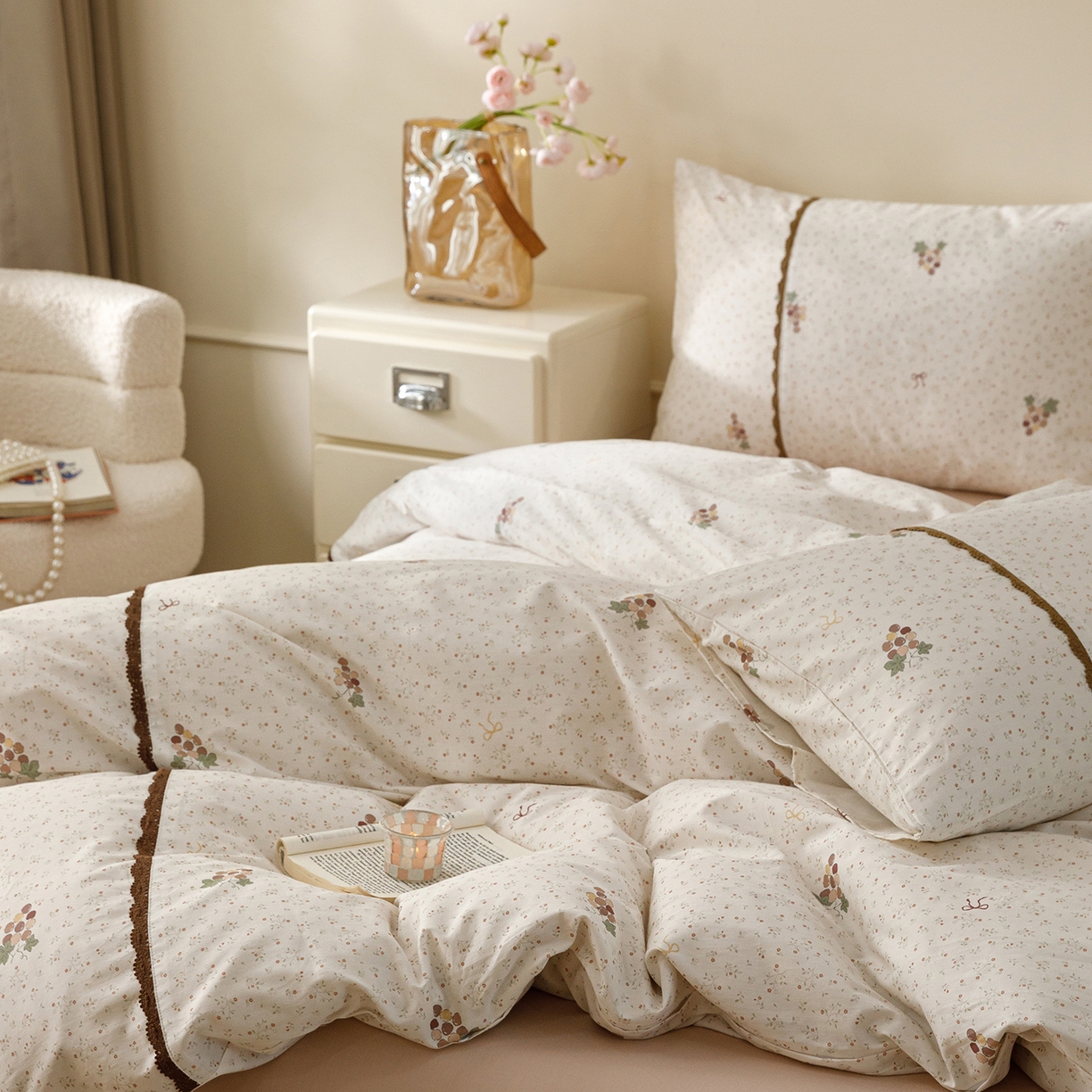 91家纺网 家纺一手货源 找家纺 简宜家居（朝初家纺） 2026新款13070全棉纯棉40支斜纹蕾丝四件套 奶白萄笺