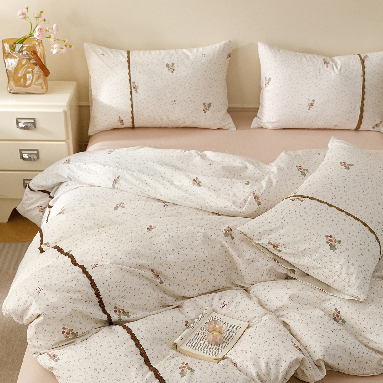 91家纺网 家纺一手货源 找家纺 简宜家居（朝初家纺） 2026新款13070全棉纯棉40支斜纹蕾丝四件套 奶白萄笺