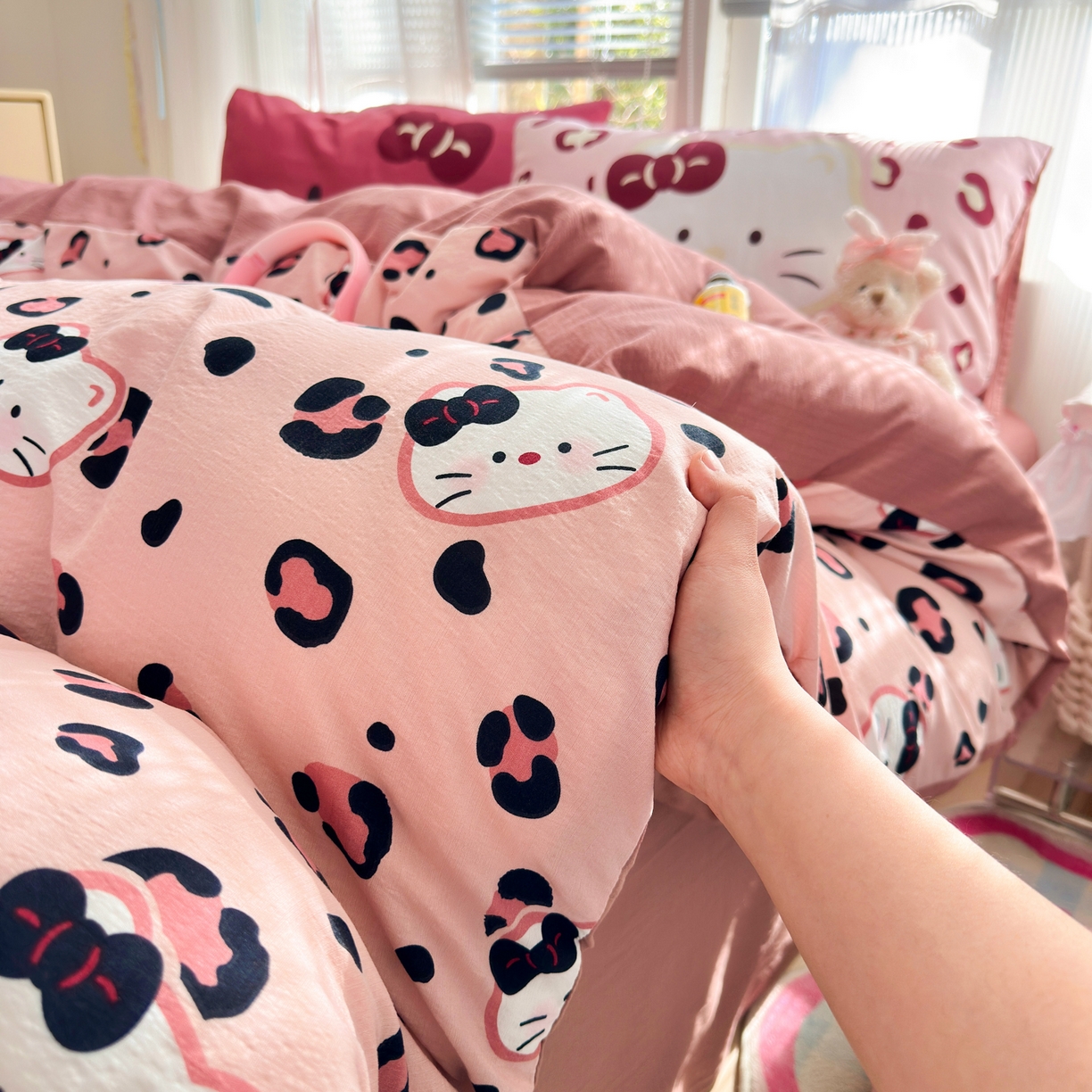 91家纺网 家纺一手货源 找家纺 一霖家纺 2026新款云感皱皱纱小清新印花数码系列四件套 小红书爆款 大脸二胡猫-粉