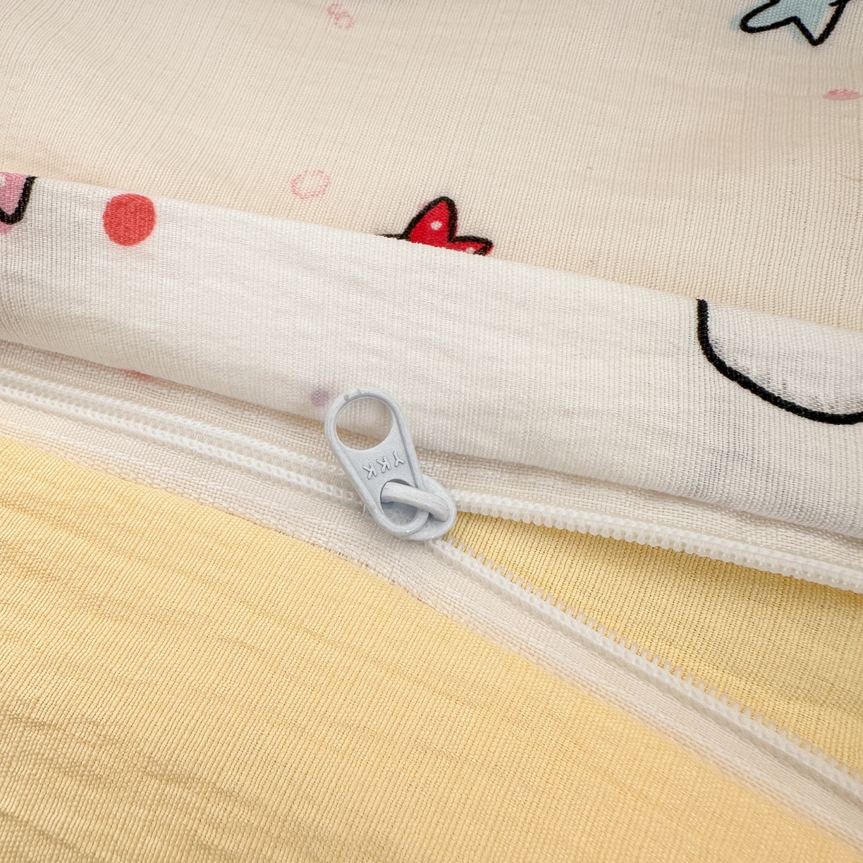 91家纺网 家纺一手货源 找家纺 一霖家纺 2026新款云感皱皱纱小清新印花数码系列四件套 小红书爆款 苹果小怪