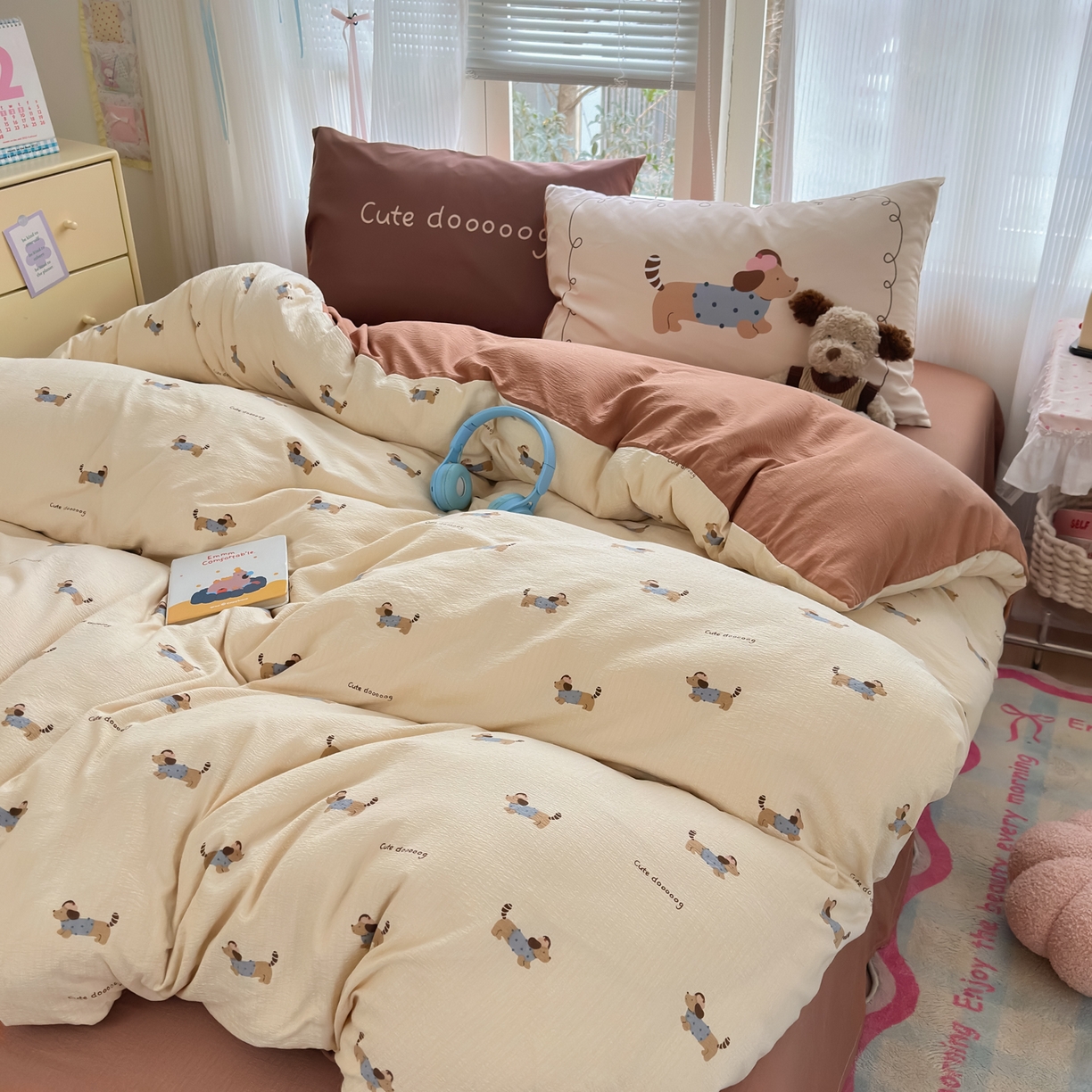 91家纺网 家纺一手货源 找家纺 一霖家纺 2026新款云感皱皱纱小清新印花数码系列四件套 小红书爆款 俏皮腊肠狗