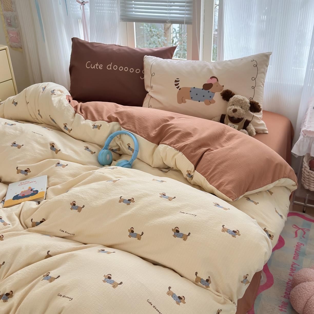 91家纺网 家纺一手货源 找家纺 一霖家纺 2026新款云感皱皱纱小清新印花数码系列四件套 小红书爆款 俏皮腊肠狗