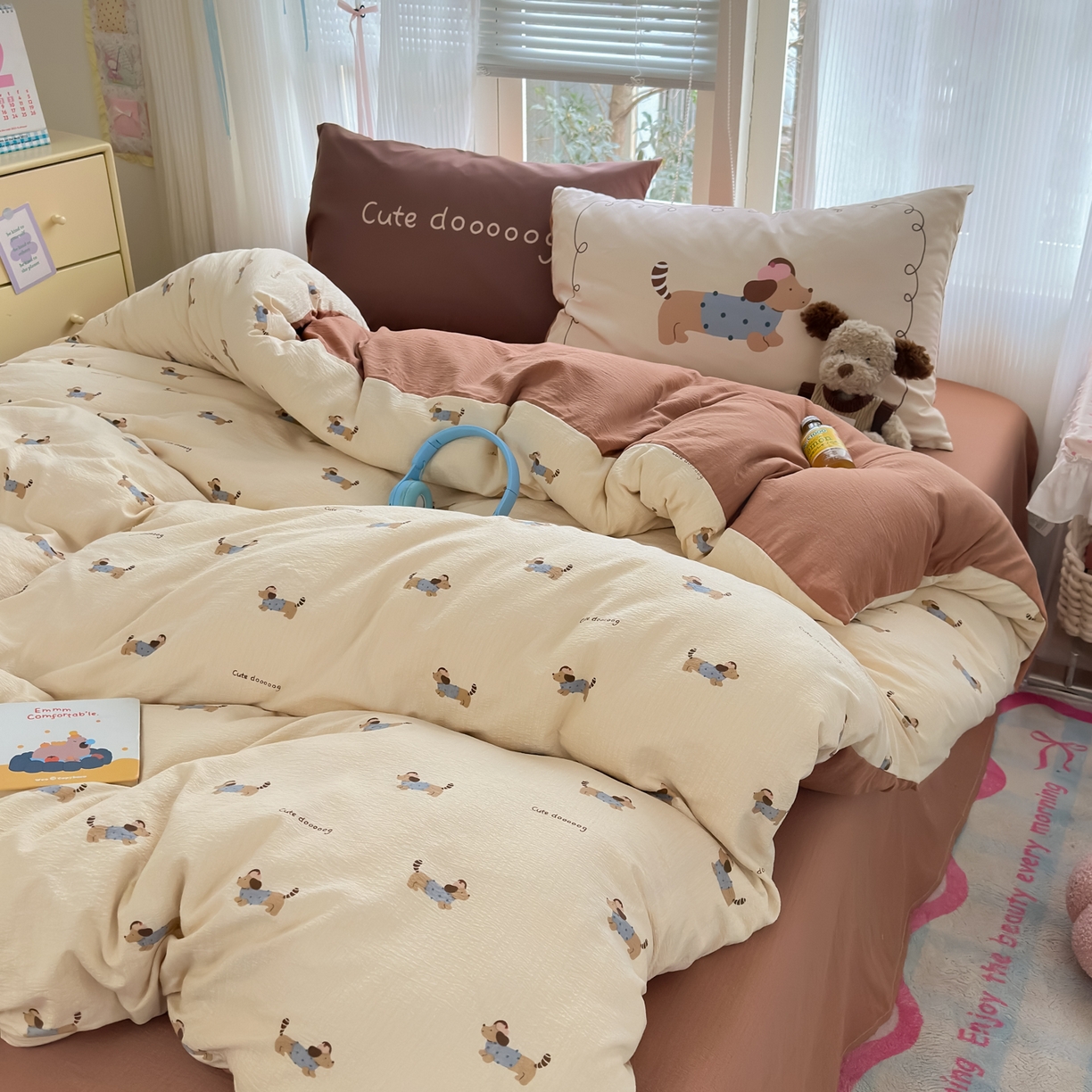 91家纺网 家纺一手货源 找家纺 一霖家纺 2026新款云感皱皱纱小清新印花数码系列四件套 小红书爆款 俏皮腊肠狗