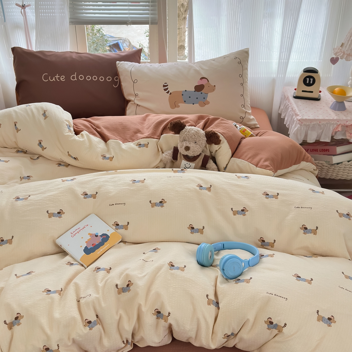 91家纺网 家纺一手货源 找家纺 一霖家纺 2026新款云感皱皱纱小清新印花数码系列四件套 小红书爆款 俏皮腊肠狗